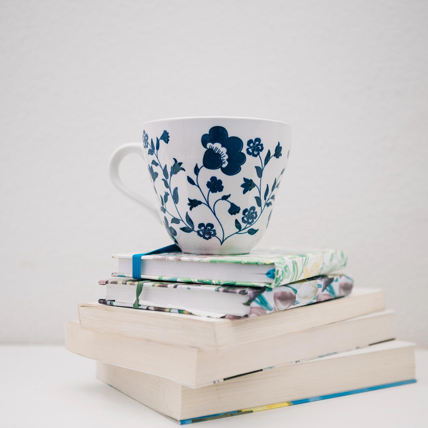 Modern spot hanging lamp, perfect for adding style and brightness