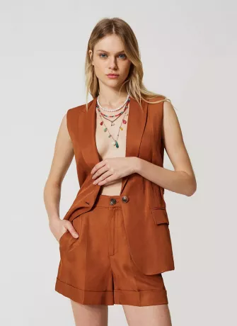 Linen and viscose shorts with regular waist