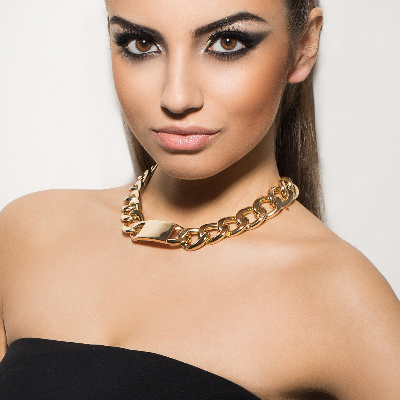 In present scenario the word Jewelry is used to describe any piece