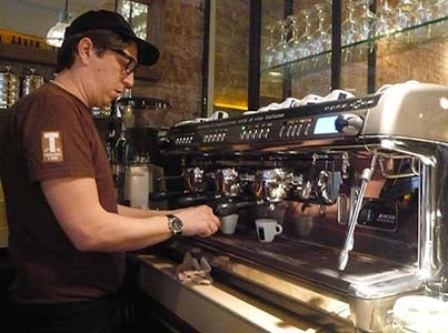 Why Freshly Roasted Coffee Beans Create the Perfect Morning Drink