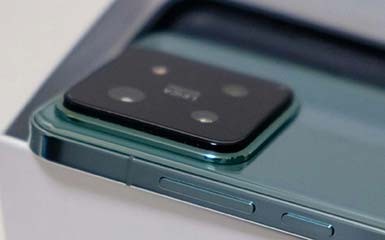 Latest Mobile Store Trends with Top Devices and Smart Accessories